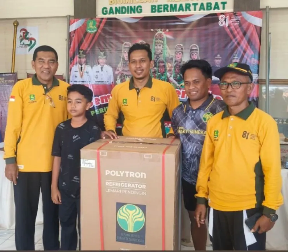 Pemberian Hadian Utama Jalan-Jalan Sehat